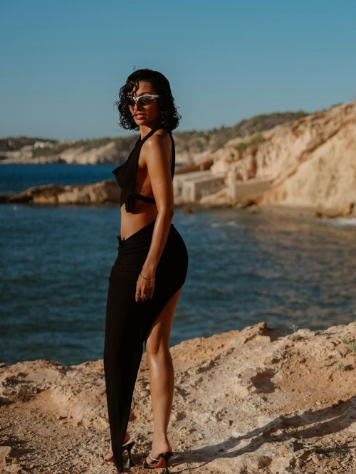 Nazanin Mandi Instagram Gallery July 2025 4