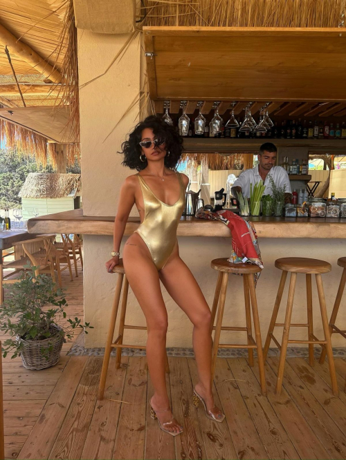 Nazanin Mandi Instagram Reel and Photos July 2025 1