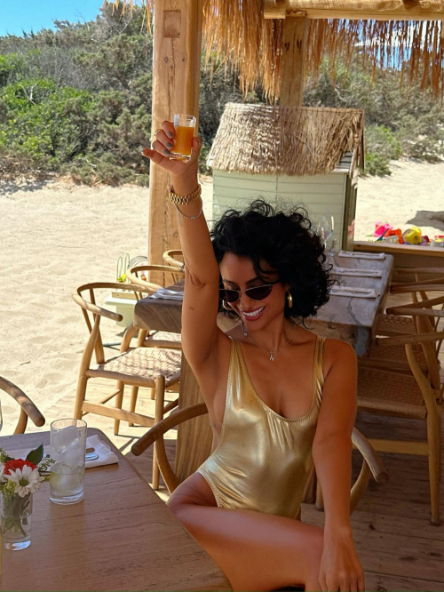 Nazanin Mandi Instagram Reel and Photos July 2025 2