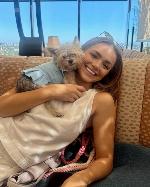 Oana Gregory Chic Style Instagram Photos, July 2025