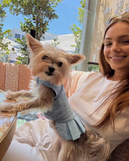 Oana Gregory Chic Style Instagram Photos, July 2025 1
