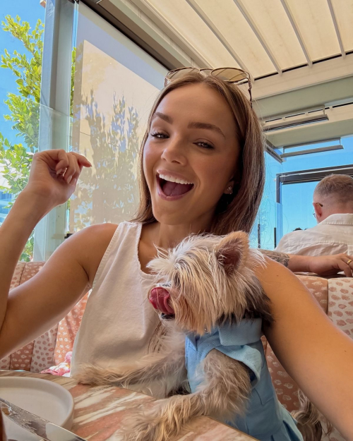 Oana Gregory Chic Style Instagram Photos, July 2025 2