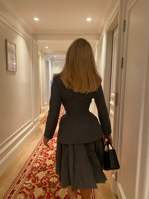 Sabrina Carpenter Summer Instagram Looks, July 2025 1