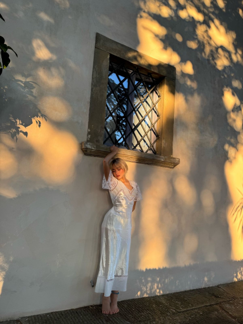 Sabrina Carpenter Summer Instagram Looks, July 2025 3