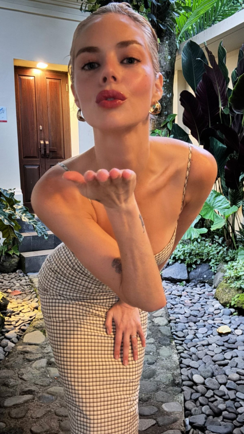 Samara Weaving Instagram Photos July 2025 1