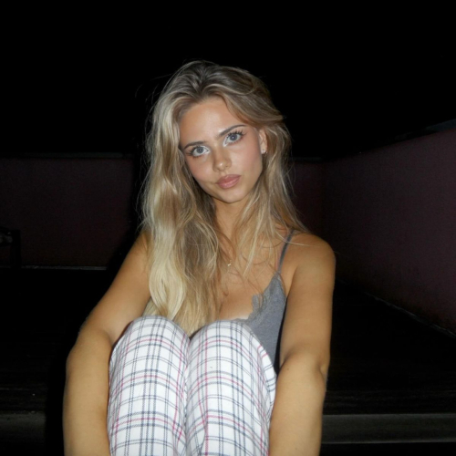 Sara Crumbleleg instagram post gallery, July 2025 1