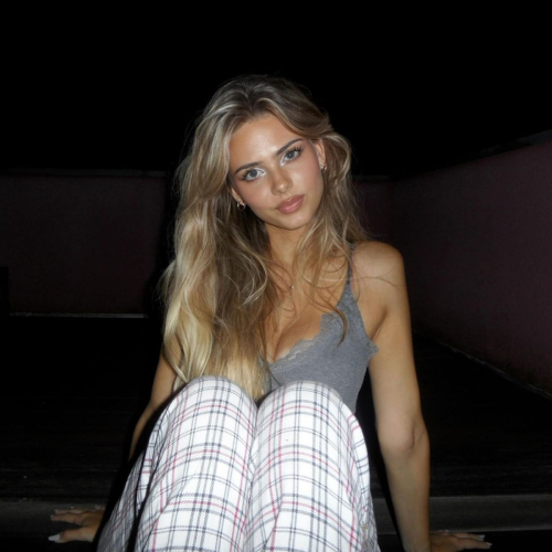 Sara Crumbleleg instagram post gallery, July 2025 2