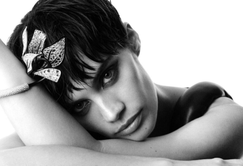 Sara Sampaio stuns in V Magazine shoot, Summer 2025 1