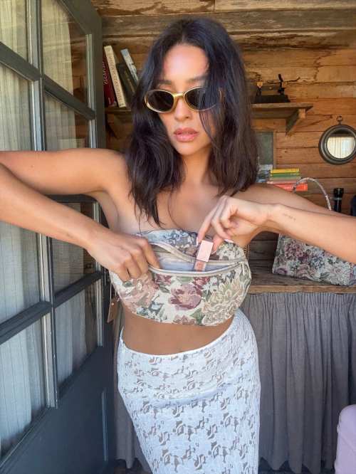 Shay Mitchell Beautiful Summer Instagram Pics, July 2025 2
