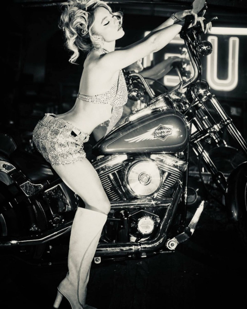 Sydney Sweeney Von Magazine Outtakes, July 2022 3