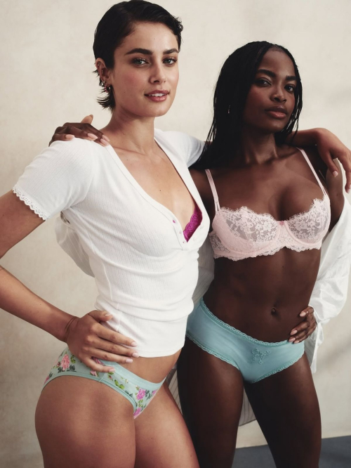 Taylor Hill Victoria’s Secret Shoot July 2025 3