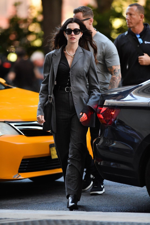 Anne Hathaway on set of The Devil Wears Prada 2 NYC, August 2025 2