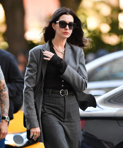 Anne Hathaway on set of The Devil Wears Prada 2 NYC, August 2025 3