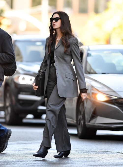 Anne Hathaway on set of The Devil Wears Prada 2 NYC, August 2025 6