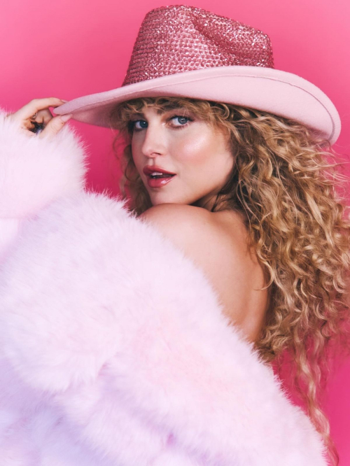Anne Winters behind the scenes photoshoot, August 2025 1