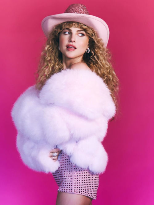 Anne Winters behind the scenes photoshoot, August 2025 3