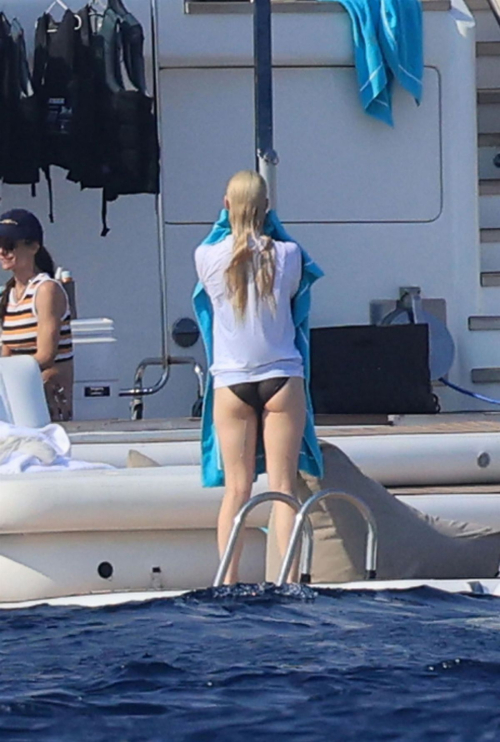 Anya Taylor-Joy & Nina Dobrev yacht in Mykonos, August 2025