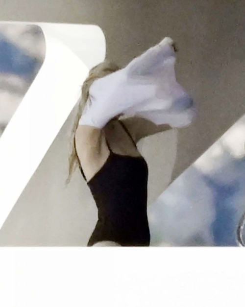 Anya Taylor-Joy & Nina Dobrev yacht in Mykonos, August 2025 9
