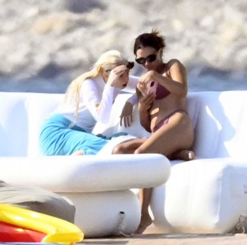 Anya Taylor-Joy & Nina Dobrev yacht in Mykonos, August 2025 1