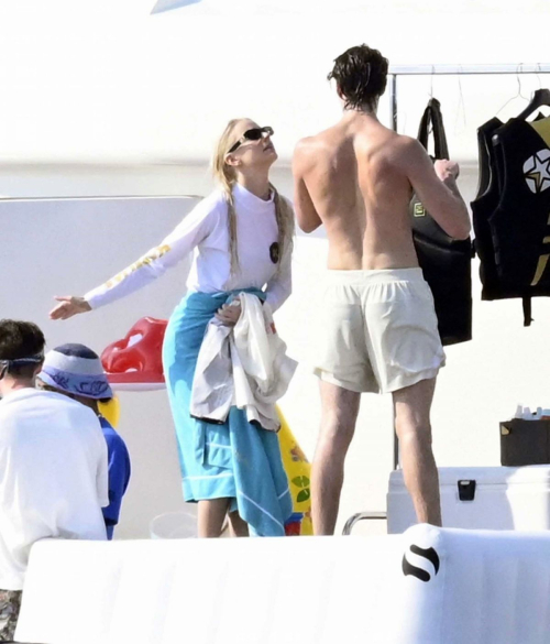 Anya Taylor-Joy & Nina Dobrev yacht in Mykonos, August 2025 2