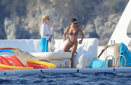 Anya Taylor-Joy & Nina Dobrev yacht in Mykonos, August 2025 3