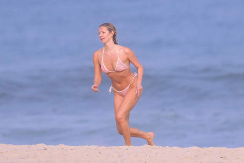 Apple Martin in Bikini at The Hamptons, August 2025 6