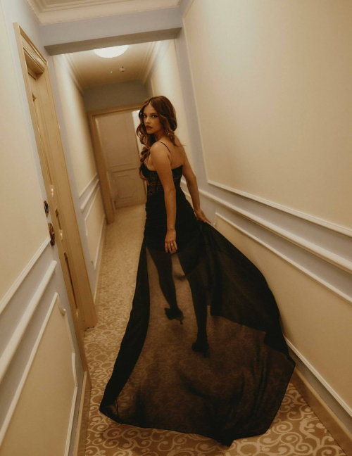 Barbara Palvin looks chic in Instagram photo, August 2025 4