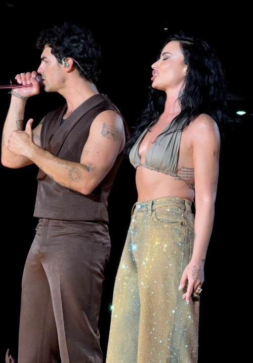 Demi Lovato Performs Jonas Brothers Jonas20 Tour NJ, August 2025 4