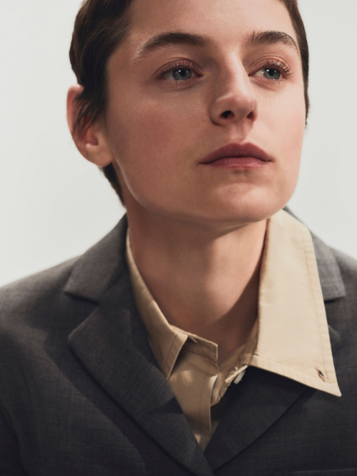Emma Corrin fronts Miutine fragrance by Miu Miu, 2025 4