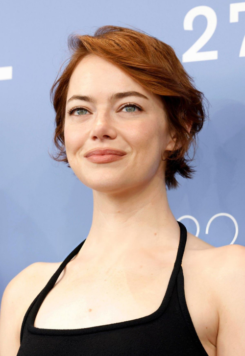 Emma Stone arrives at Palazzo Del Casino Venice, August 2025 8