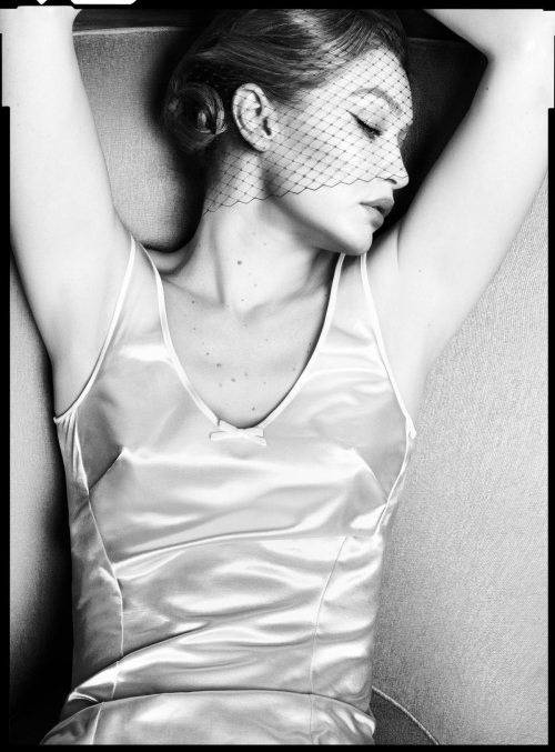 Gigi Hadid V Magazine Fall issue, 2025 5