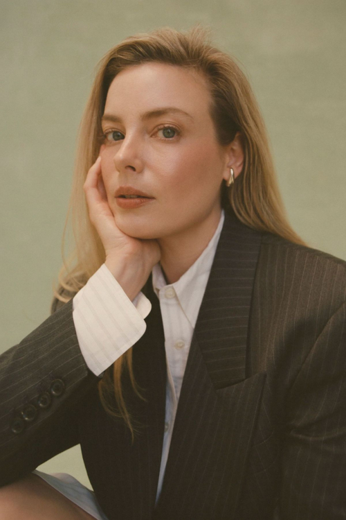 Gillian Jacobs Glamour Mexico Feature, August 2025 3