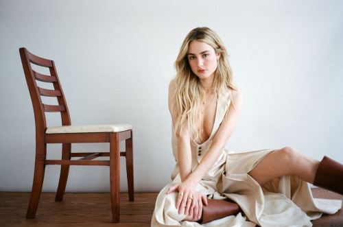 Grace Van Patten Elle USA, August 2025 8