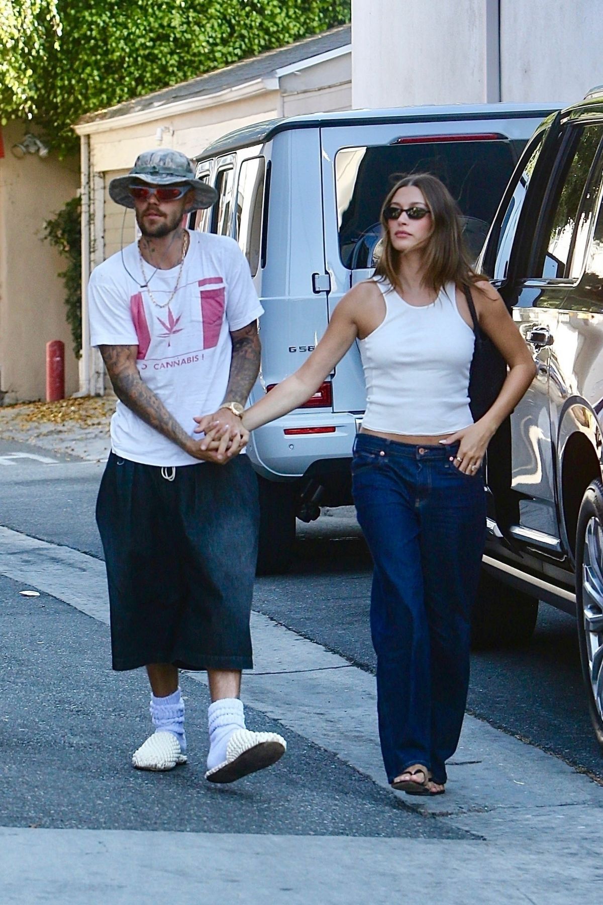 Hailey and Justin Bieber out for smoothies LA, August 2025