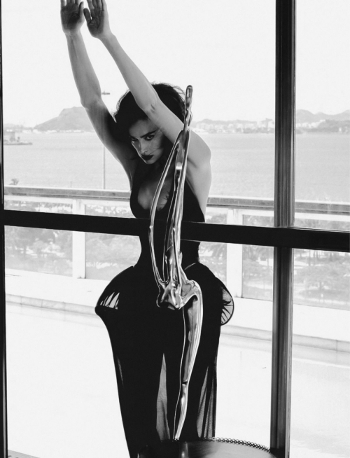 Irina Shayk Vogue Brazil Feature, August 2025 9