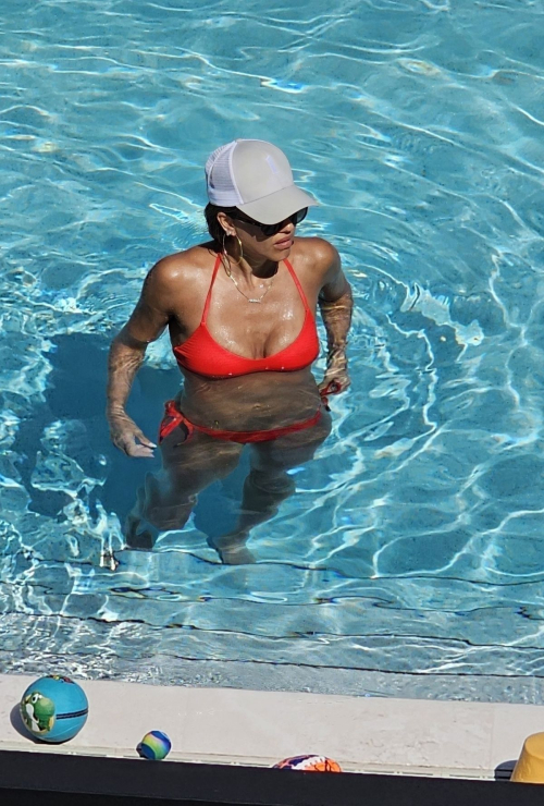Jessica Alba in Bikini at a Pool Miami, August 2025 9