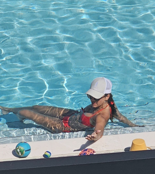Jessica Alba in Bikini at a Pool Miami, August 2025 3