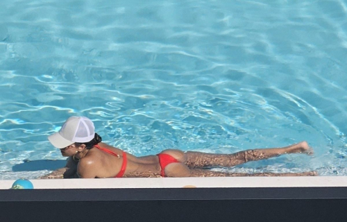 Jessica Alba in Bikini at a Pool Miami, August 2025 5