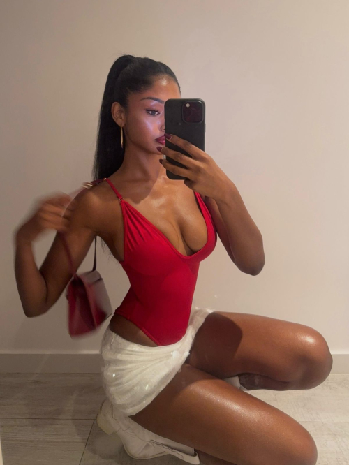 Kaaviya Sambasivam Instagram pics, August 2025 6