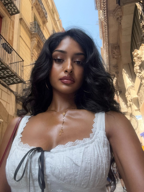 Kaaviya Sambasivam Instagram pics, August 2025
