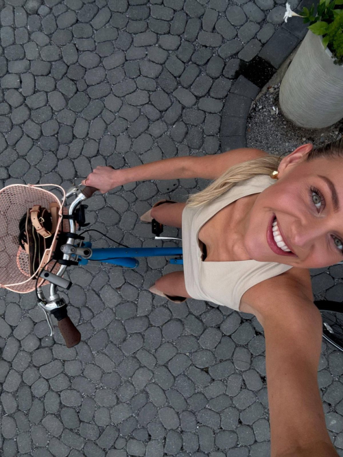 Kelsea Ballerini Instagram pics, August 2025 2