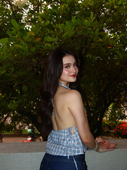 Kira Balinger stuns at a stylish photoshoot, August 2025 4
