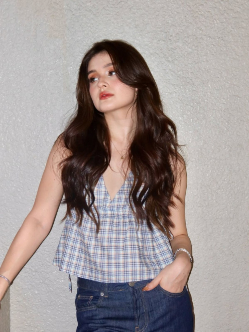Kira Balinger stuns at a stylish photoshoot, August 2025 5