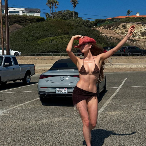 Larsen Thompson shares stylish Instagram photos, August 2025 5