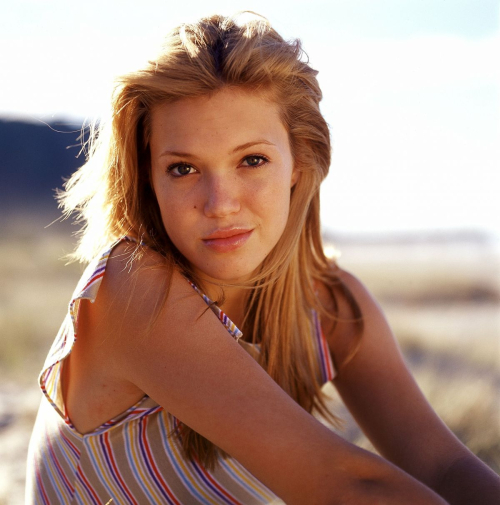 Mandy Moore stunning photoshoot look, 2001 7