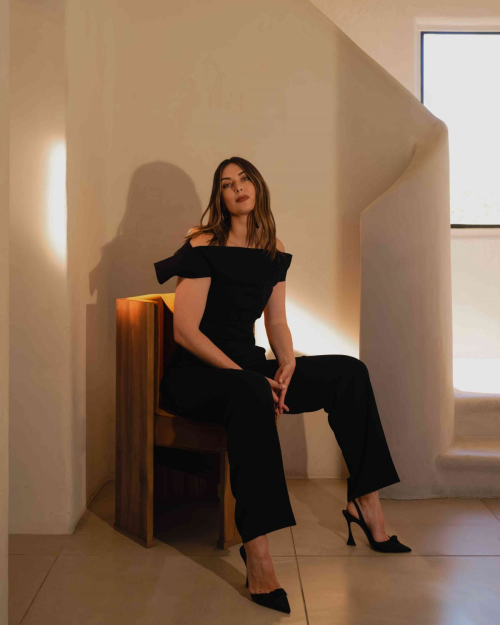 Maria Sharapova shines in Instagram photos, August 2025 14
