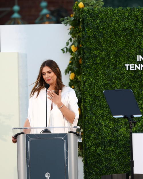 Maria Sharapova shines in Instagram photos, August 2025 20