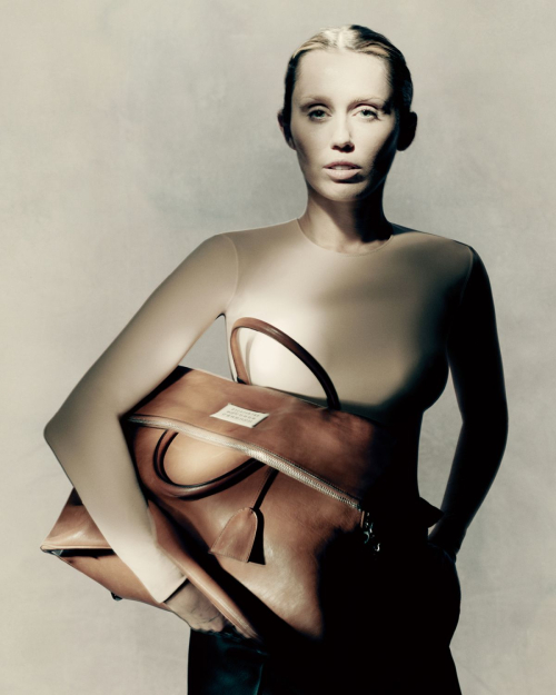 Miley Cyrus for Maison Margiela AW25, August 2025 4