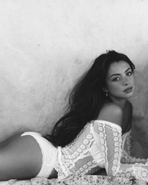 Mishka Silva at a Photoshoot, August 2025 9