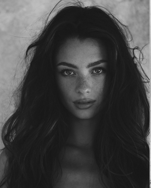Mishka Silva at a Photoshoot, August 2025 2